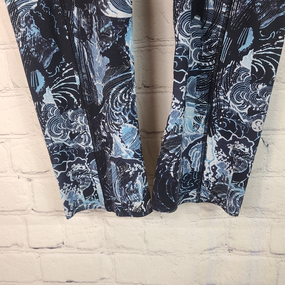 Lululemon F & F Crop II size 6 - Picture 4 of 10